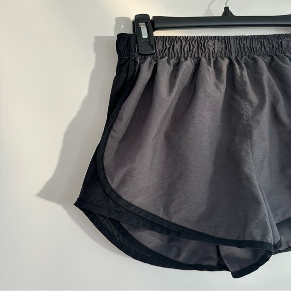 Nike Dri-Fit Tempo Shorts Grey Size Large - Picture 3 of 7